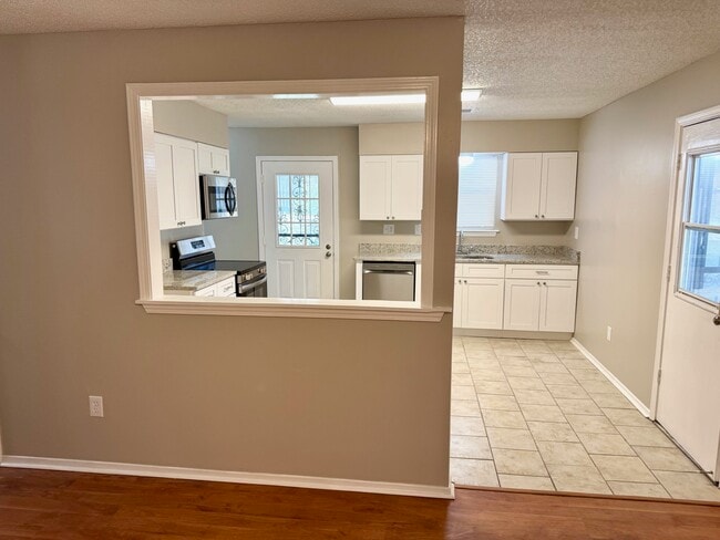 Photo - 6475 Yorkshire Rd