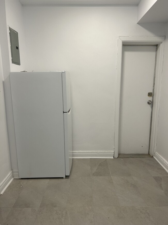 Photo - 5801 Chem. de la Côte St Luc Unit 1