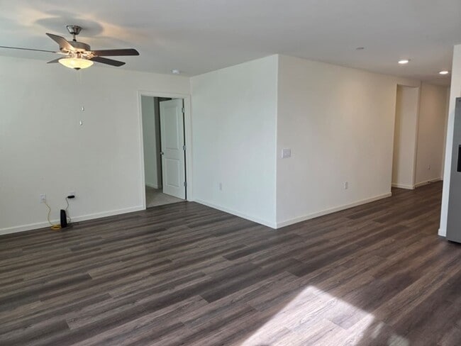 Photo - Spacious, beautiful and ready to be occupied!