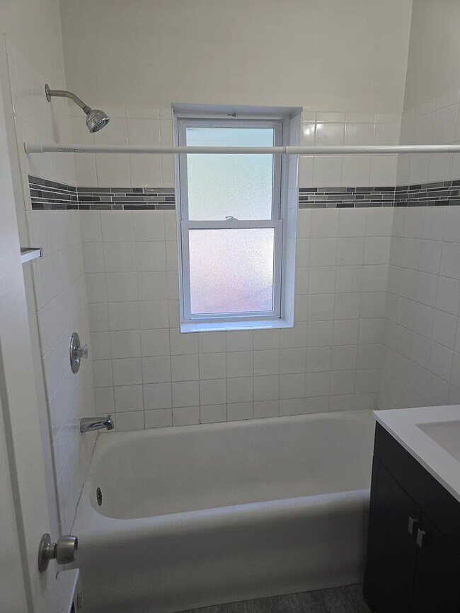 Photo - 3825 N Greenview Ave Unit 3E