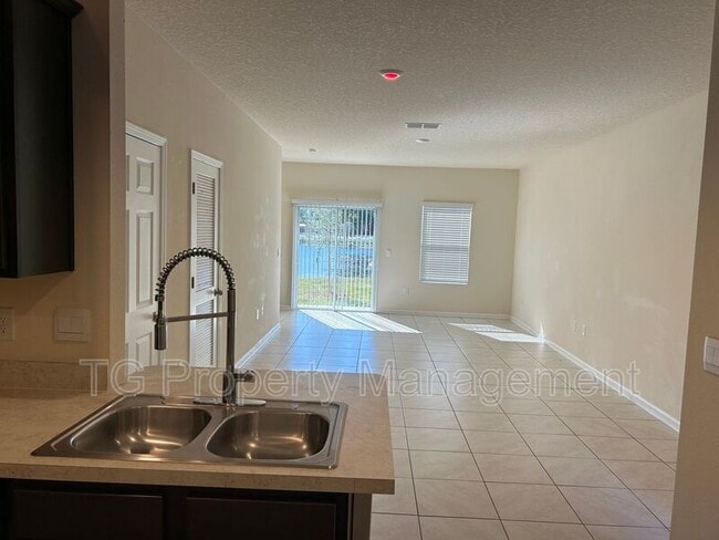 Photo - 880 Observatory Pkwy