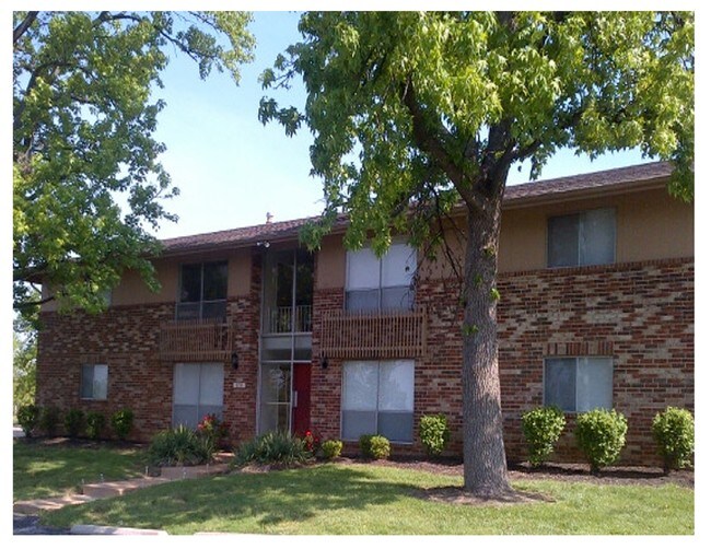 Carrollton Village Apartments For Rent in Bridgeton, MO