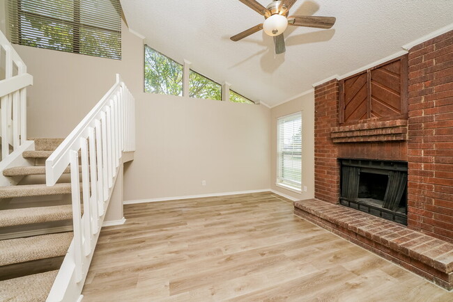 Photo - 1115 Hemlock Ct