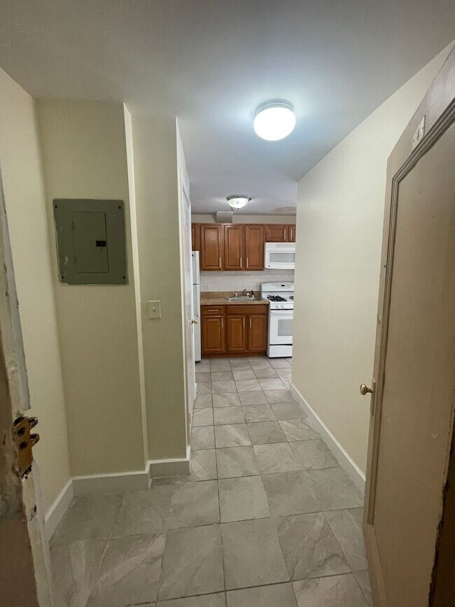 Photo - Renovated 1 bed , Sunny and Spacious, Utilities and laundry Inc Close to train 1 free Month