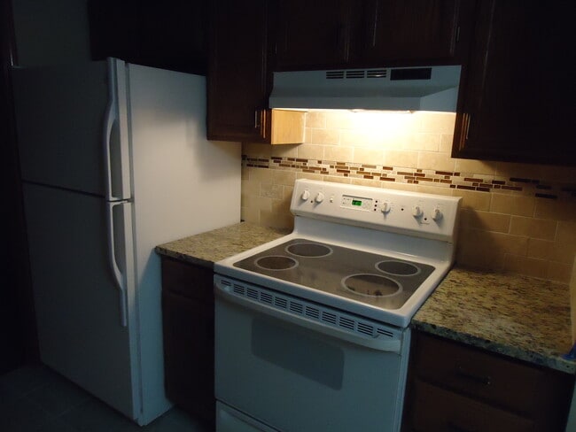Building Photo - 7440 Germane Trl Unit TOWNHOUSE end