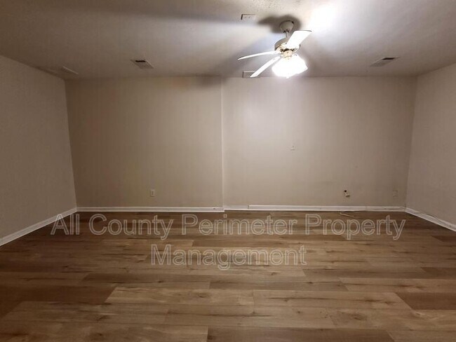 Photo - 556 Creekstone Dr