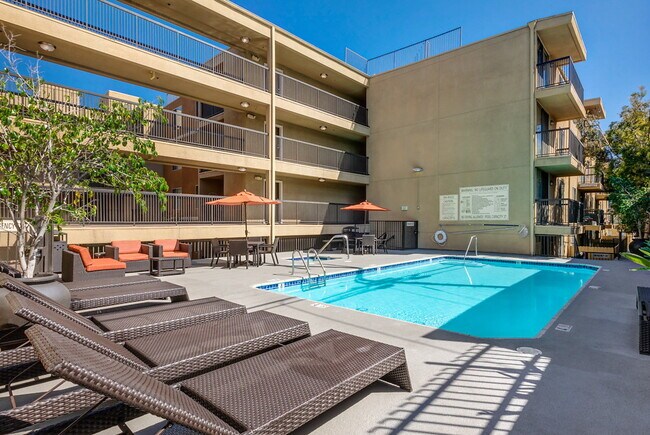 Catalina Gardens Apartments For Rent in Los Angeles, CA