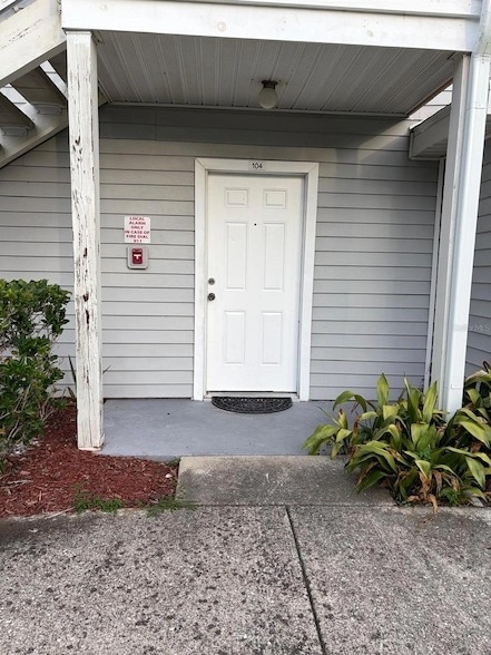 Building Photo - 1218 Bermuda Lakes Ln Unit 104