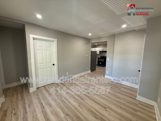 Photo - 845 S 75th St