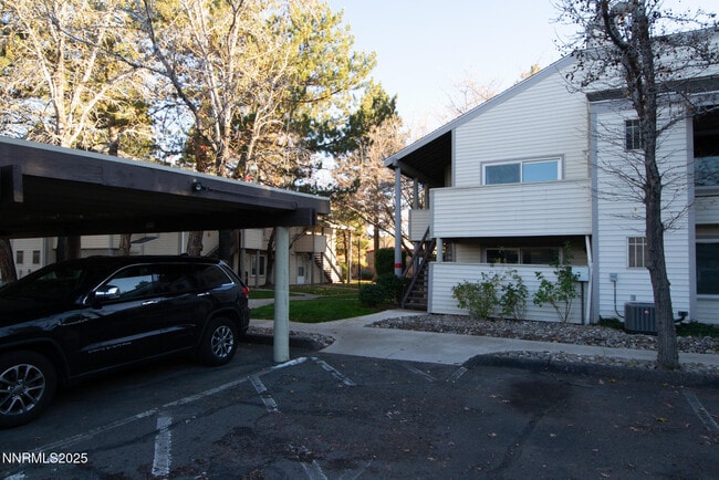 Photo - 2127 Roundhouse Rd