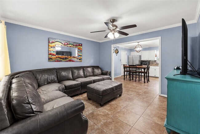 Photo - 135 Navajo Cir
