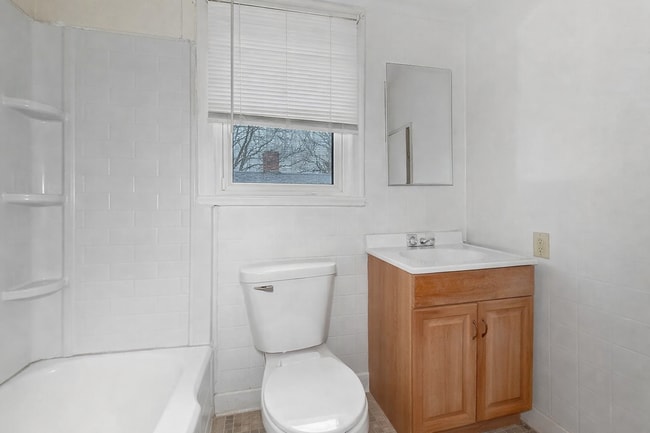 Photo - 851 W 25th St