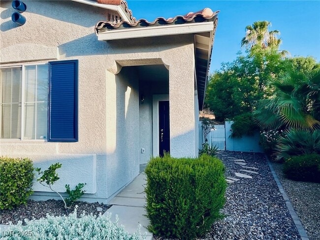 Photo - 2271 Surrey Meadows Ave House