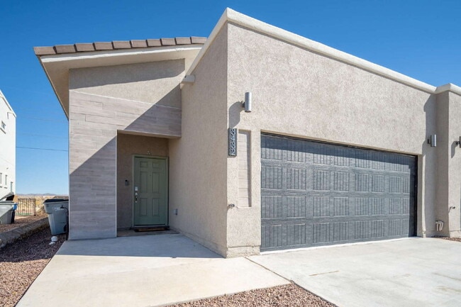 Photo - "Spacious 3-Bedroom Duplex with Granite Elegance in El Paso – 1469 Sq Ft of Modern Comfort!" Unidad A