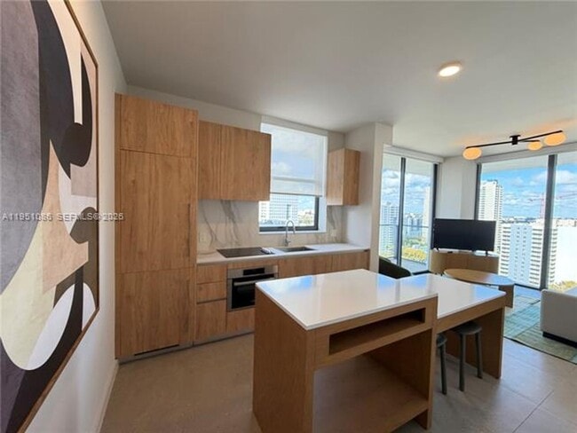 Building Photo - 11 NE 6th St Unit 11 NE 6th  1714