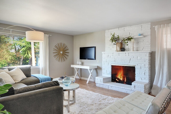 Photo - Mid Century Modern in Maple Leaf