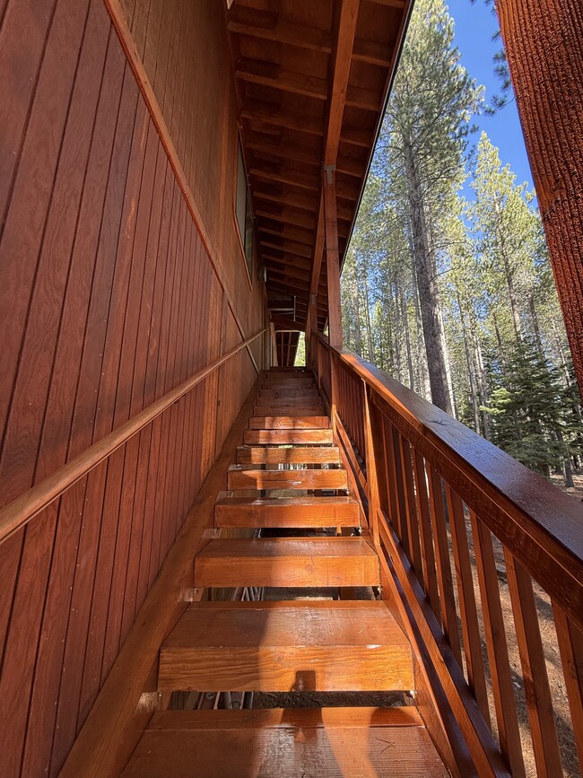 Escaleras - 11750 Chapelle Pl Unidad #2