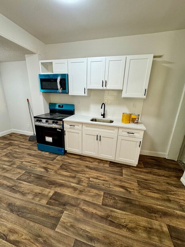 Photo - 2055 E Stella St – 3 Bed, 1 Bath Home with...