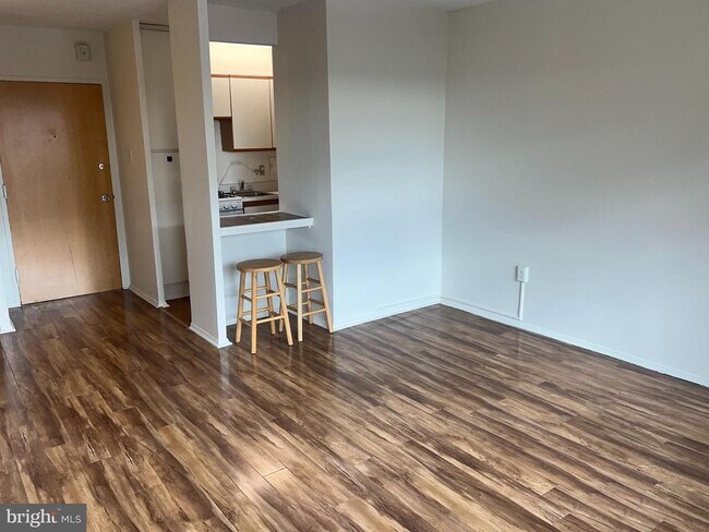 Photo - 2101 Chestnut St Unit 810