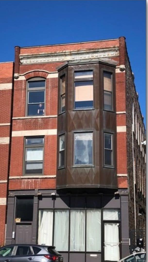 Building Photo - 731 N Noble St Unit 2F Rental