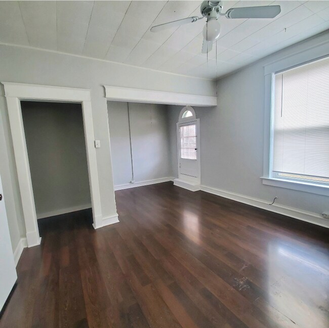 Photo - 1105 E 5th St Unit 1105 E 5th ST 1/2