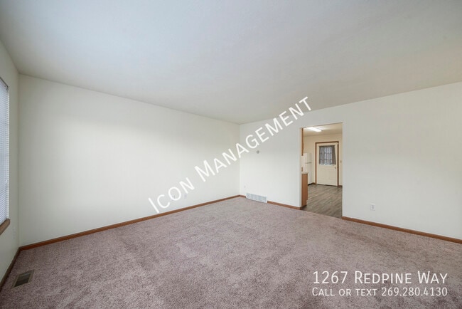 Photo - 1267 Redpine Way