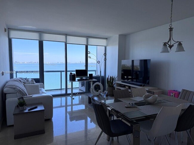 Building Photo - 601 NE 36th St Unit 1311