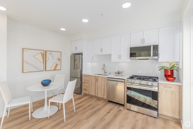 1BR, 1BA - 499SF - Kitchen