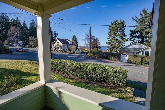 Photo - Gorgeous Vintage Home in Downtown Langley with Detached Guest Studio!!