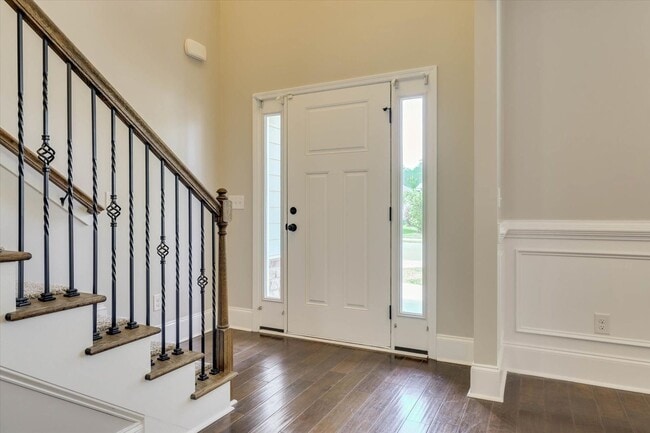 Photo - 127 Radcliff Dr