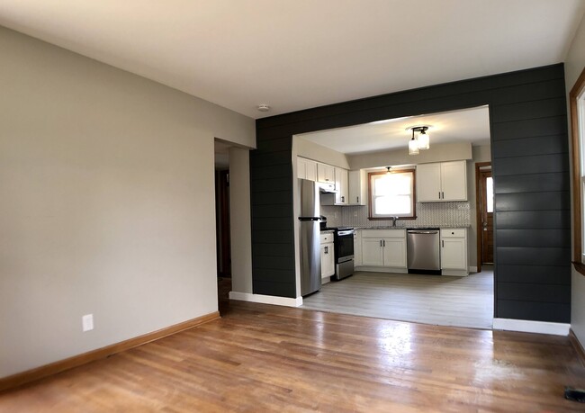 Photo - 3806 N 98th St