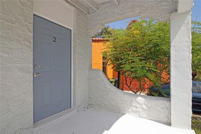 Photo - 327 SW 20th St Unit 2