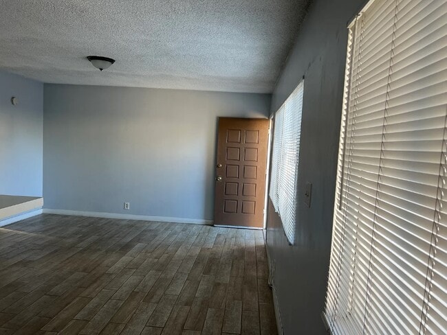 Photo - 9318 Victoria Ave