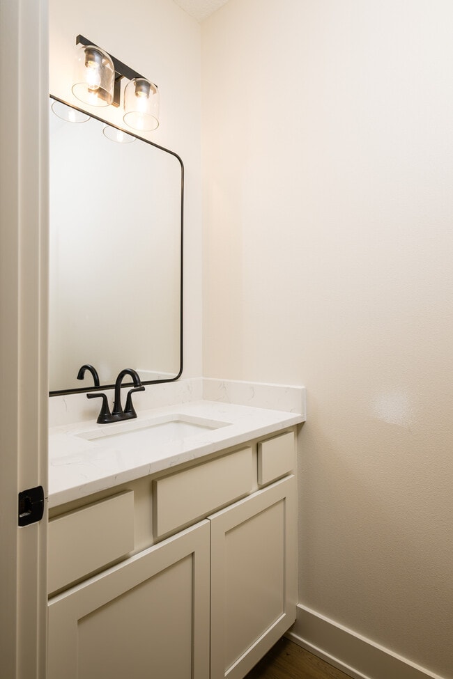 Photo - 807 Bridgeview St