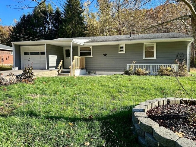 Photo - 208 Bridge St