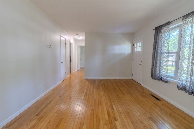 Photo - The Little Bungalow of Your Dreams Near East Bay! 2BR / 1BA Long-Term Rental