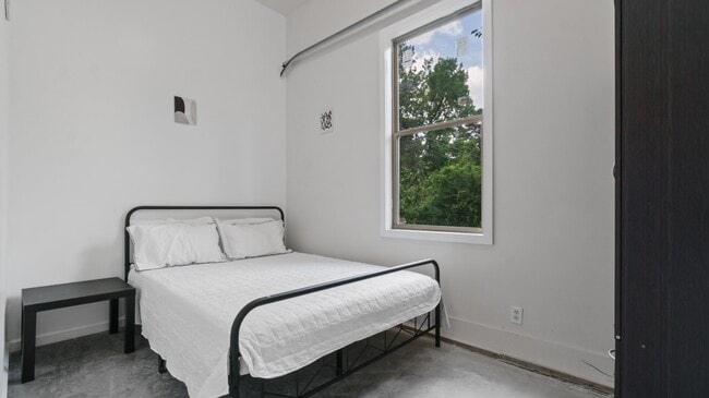 Building Photo - 210 Mathewson Pl SW