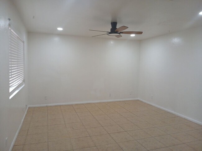 162 W Alamo St Unidad B