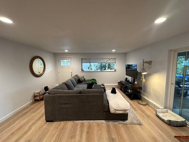 Photo - 3768 Potter St