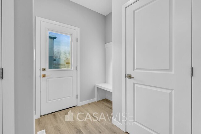 Photo - 10248-10157 157 St NW Unit Main