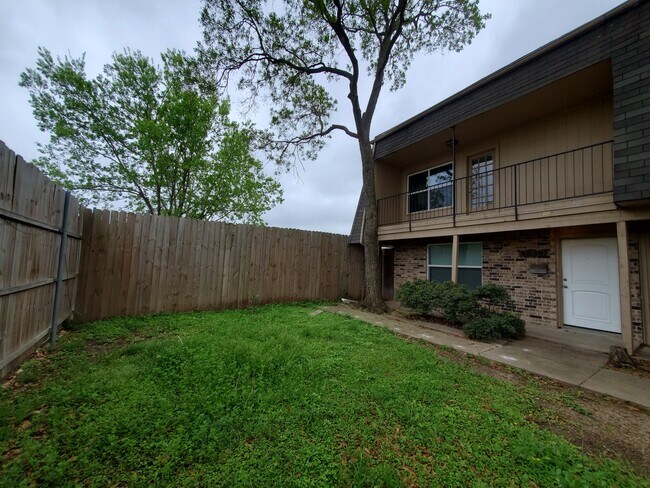 Front Entry Courtyard - 6333 -6339 Granbury Rd,