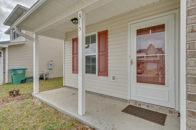 Photo - 315 Dahlquist Dr