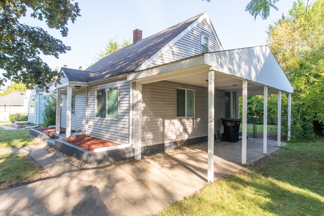 Photo - 1353 Bissell St