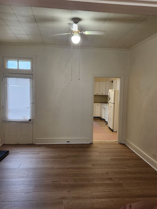 Photo - 582 W King St
