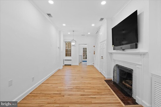 Building Photo - 1343 28th St NW