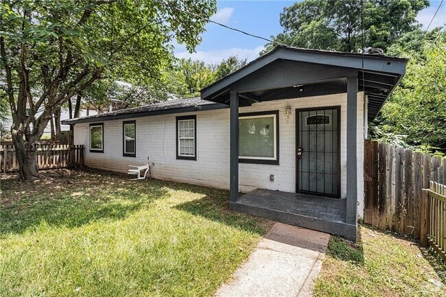 Building Photo - 814 Humphries St SW Rental
