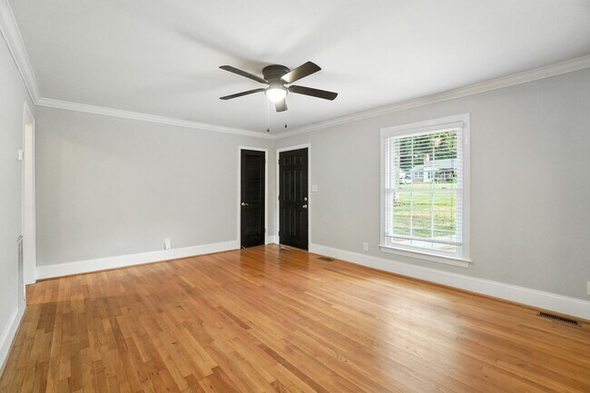 Photo - 332 Seneca Pl