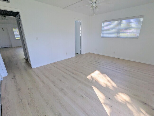 Photo - 353 Sheffield O