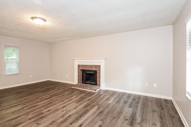 Photo - 5895 Brookside Dr SE