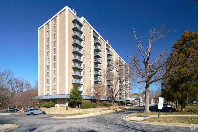 Torre Waterford 14000 Castle Blvd. - Waterford Tower